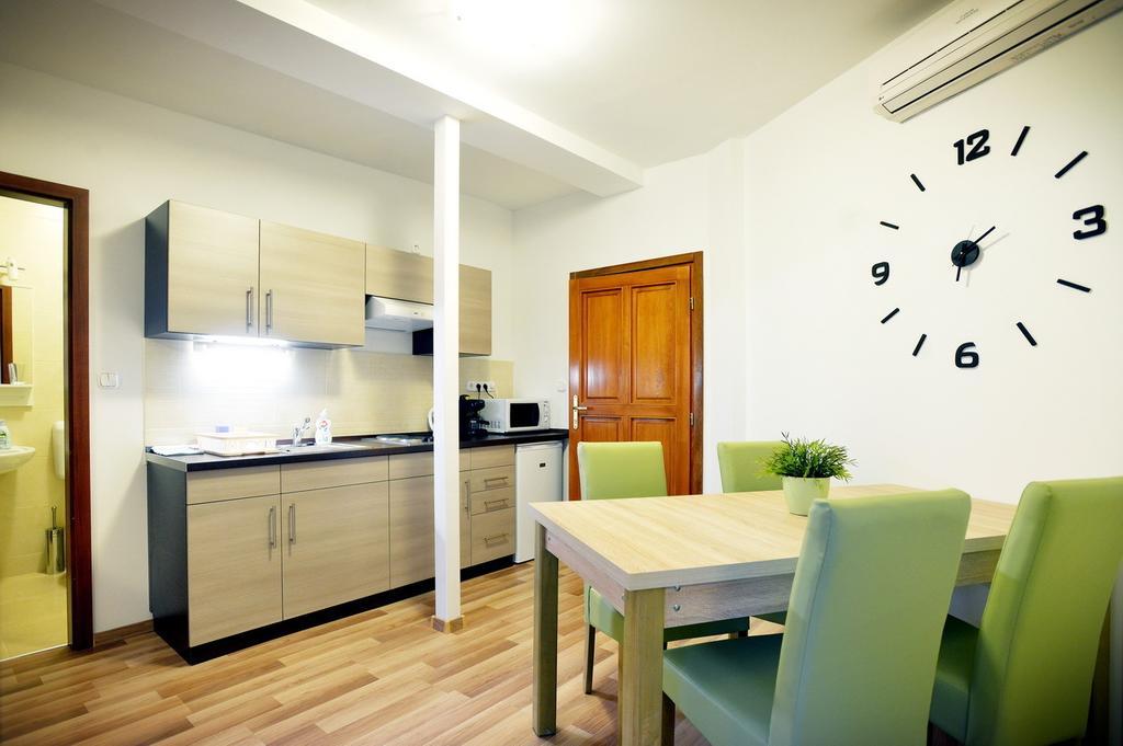 Corner Apartman Eger Cameră foto